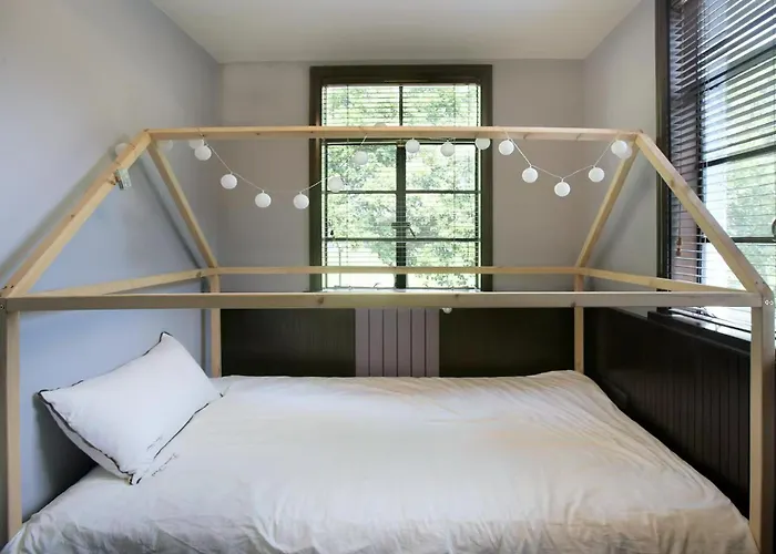 Shanghai Downtown Hills Boutique Guesthouse - Near Metro Line 7, Exit 3, Changping Road